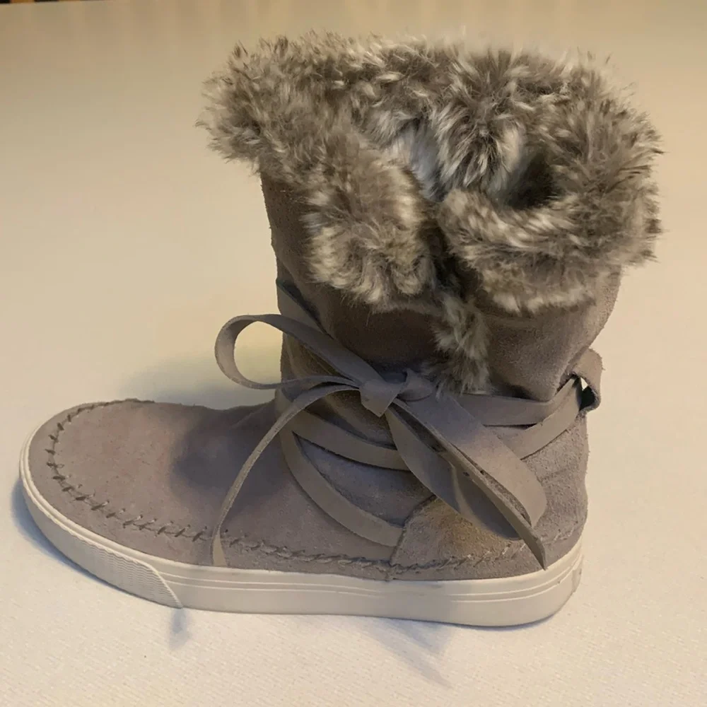 Tom’s Vista Suede Faux Fur Women’s Boots